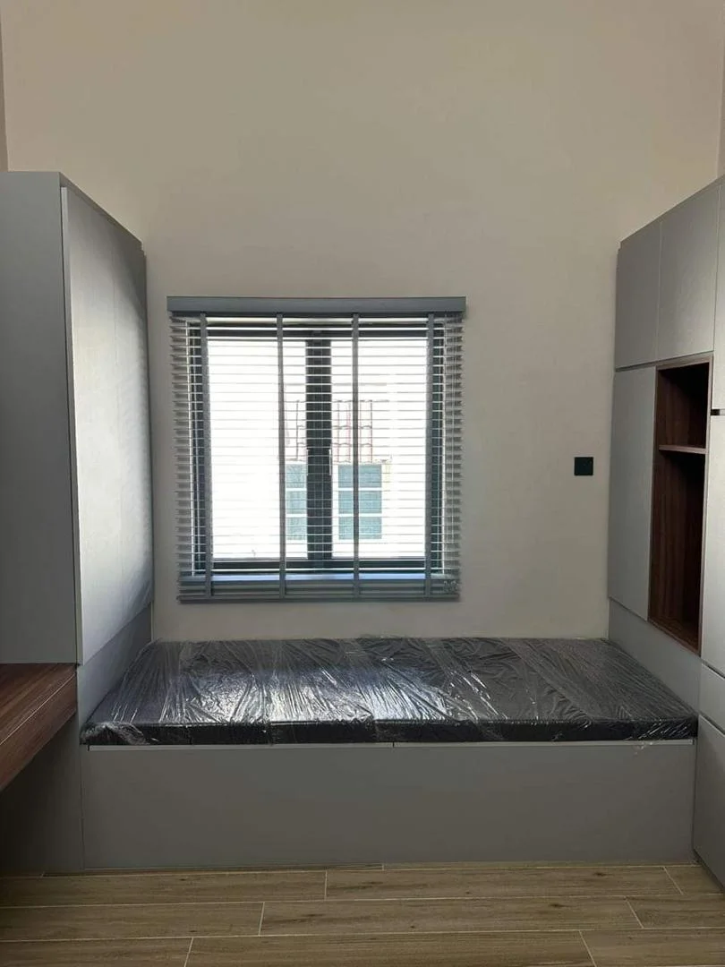Grey Venetian blinds bench